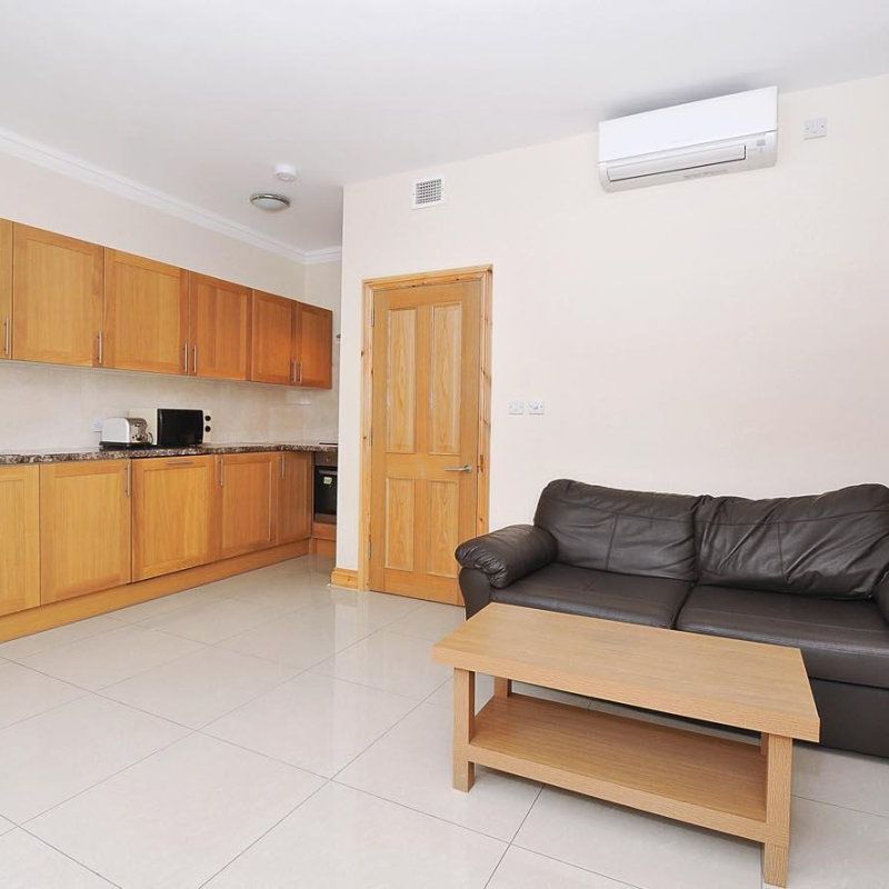 Charing Cross Road, London - Photo 1