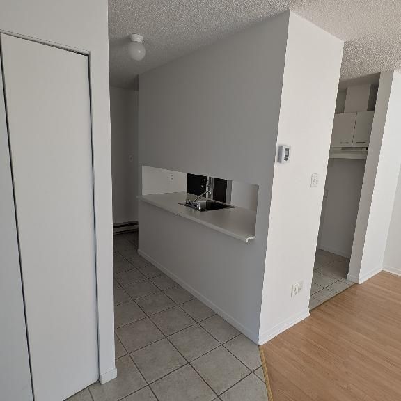3 1/2 de qualité supérieure secteur haute Ville, libre immédiatement - Photo 1