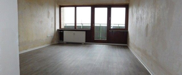 Schön geschnittene 3-Zimmerwohnung mit Balkon und Vinylboden zentral gelegen... - Foto 1