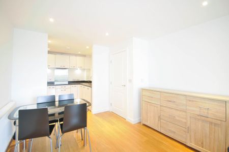 13 Atkins Square, Dalston Lane, London, E8 - Photo 3