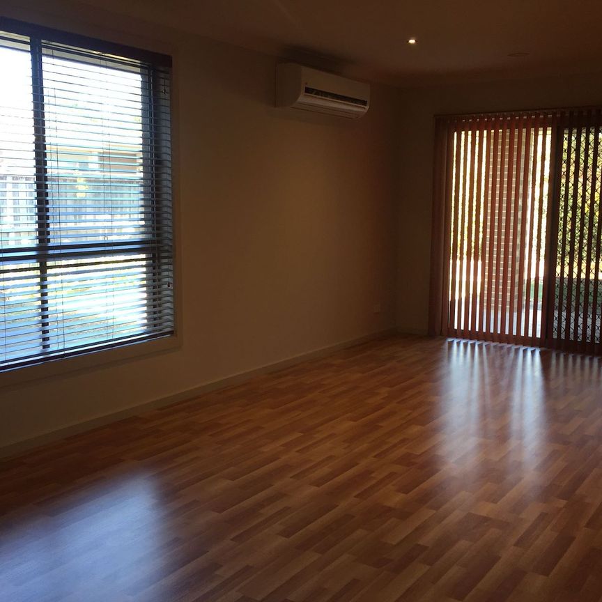 17 Yuruga Boulevard, Point Cook. - Photo 1