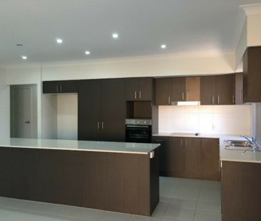 Spacious 4 bedroom family home - Photo 4