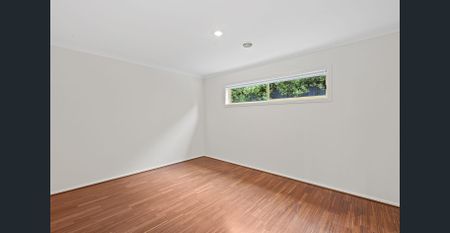 SPACIOUS 4 BEDROOM, PLUS STUDY/DINING FAMILY HOME. Ideally suited for large family with teenage or in law accommodation. - Photo 5