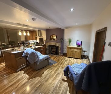 Penistone Road, Huddersfield, Shelley - Photo 1