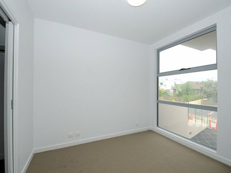 SPACIOUS, MODERN & BEACHSIDE - Photo 3