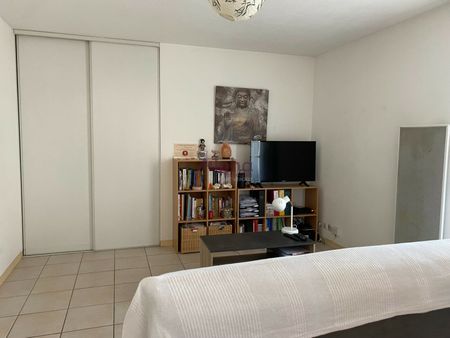 APPARTEMENT T2 avec balcon et place de parking - Photo 4