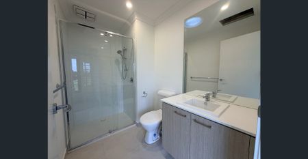 Brand New Modern Family Home – Move In & Enjoy! - Photo 3