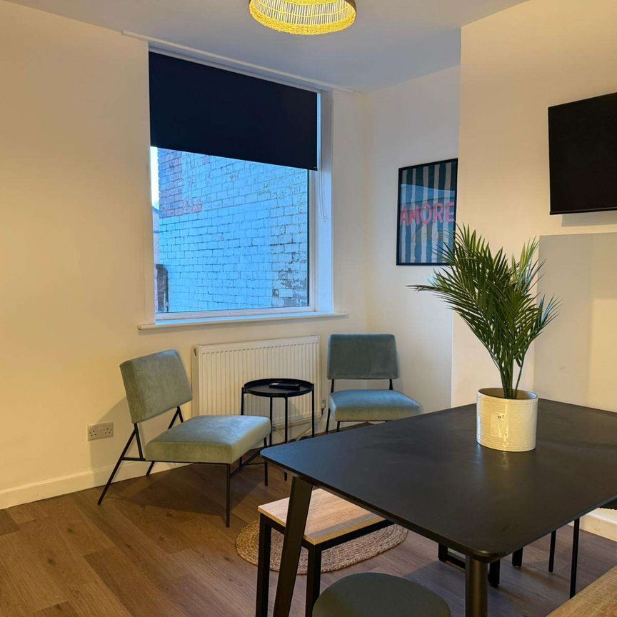 Church Street West Room 3 - Photo 1