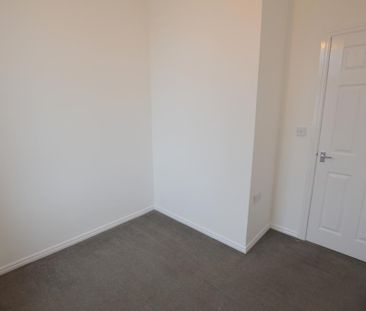 3 bedroom flat to rent - Photo 6