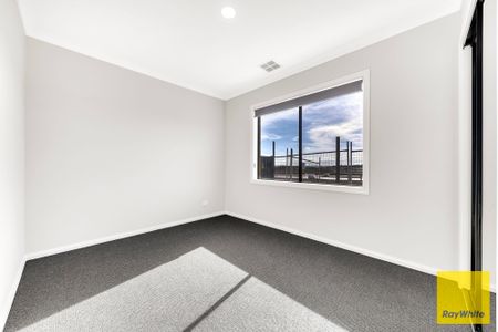 Stunning Brand-New Home in Tarneit! - Photo 3