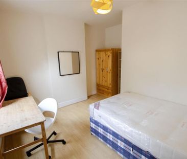 6 bedroom house to rent - Photo 2