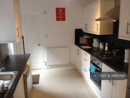 1 bedroom in a house share to rent - Photo 4