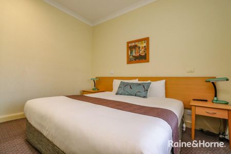 Fully Furnished 3 bedroom Semi located in CBD. Available 23.12.2025 - Photo 4