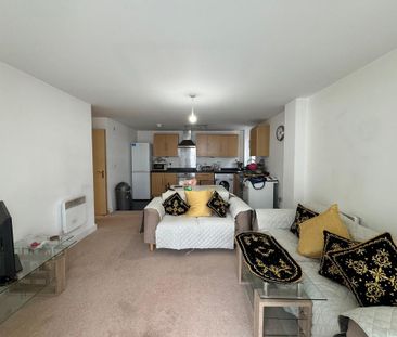 2 bedroom flat to rent - Photo 2