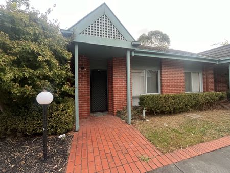 FOUR BEDROOM TOWNHOUSE - Photo 2