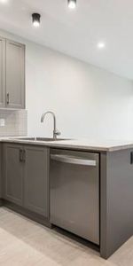 UNIT 1409 VANTAGE! BRAND NEW UNITS. 1 bedroom, 1 bathroom + den. - Photo 3