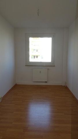 Wohnung mit schöner Aussicht - Balkon - Aufzug - 3,5 Zimmer - Photo 4