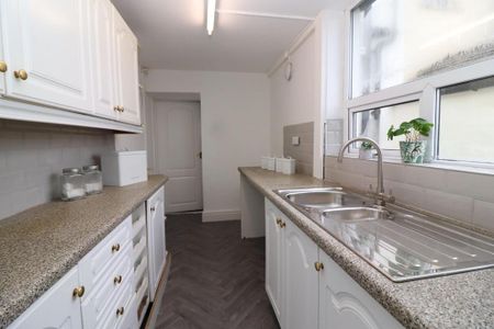 2 bedroom terraced house to rent - Photo 4
