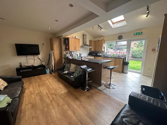 1 bedroom in a house share to rent - Photo 1