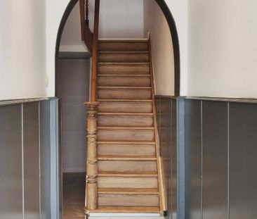 Volledig vernieuwde woning met 3 slaapkamers en stadstuin. - Photo 2