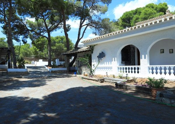 Finca for rent with 10 bedrooms with swimming pool for all year round