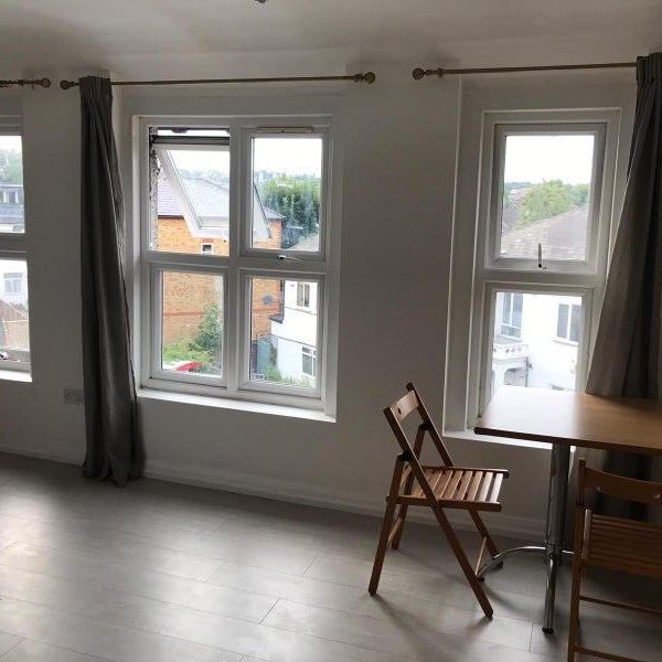 3 Bed Flat, London, E2 - Photo 1