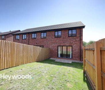 3 bed mews house to rent in Lakeway Grove, The Oaks - Photo 4