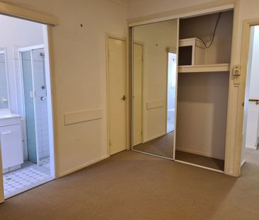 $700 per week / $2,800 Bond - Photo 1