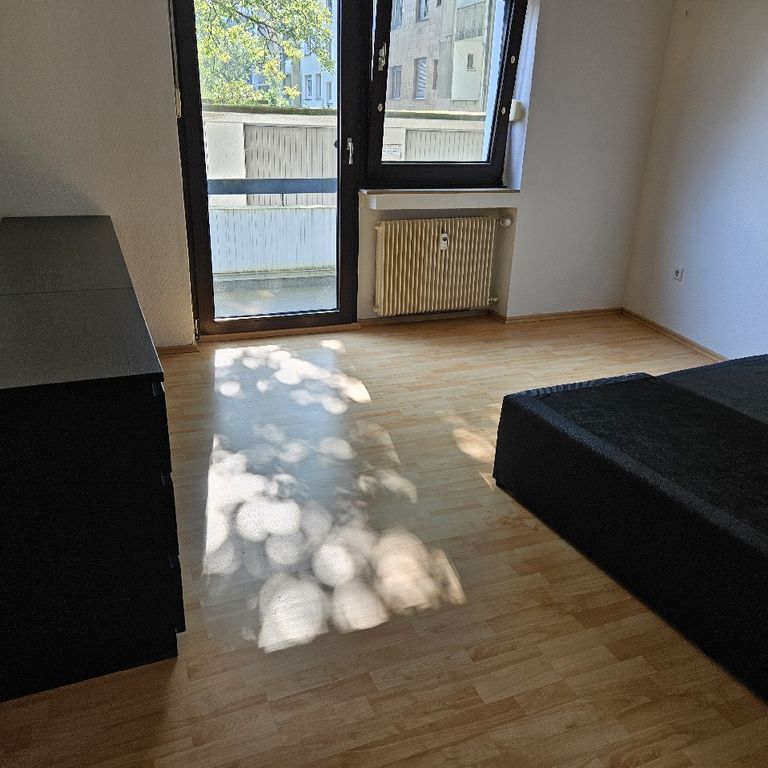 Bezugsfreie Erdgeschosswohnung mit 2 Zimmern, ca. 52 m² Wohnfläche und Balkon - Photo 1