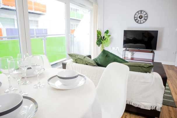 2 bedroom serviced apartment to rent - Photo 1