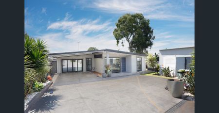 MODERN + STYLISH - Photo 4