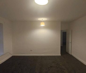 3 bedroom flat to rent - Photo 6