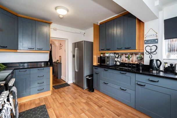 1 bedroom in a house share to rent - Photo 1