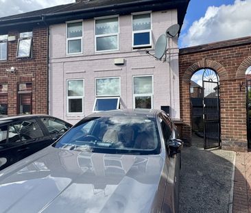 3 Bedroom - Photo 6