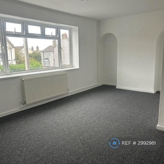 4 bedroom flat to rent - Photo 1