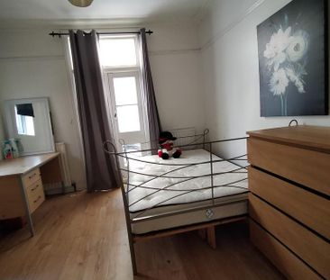 1 bedroom in a house share to rent - Photo 4