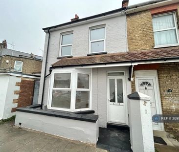 3 bedroom end of terrace house to rent - Photo 2