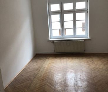 HEIMKOMMEN UND WOHLFÜHLEN! Top Sanierte 4 Zimmer Wohnung mit Balkon - Photo 2