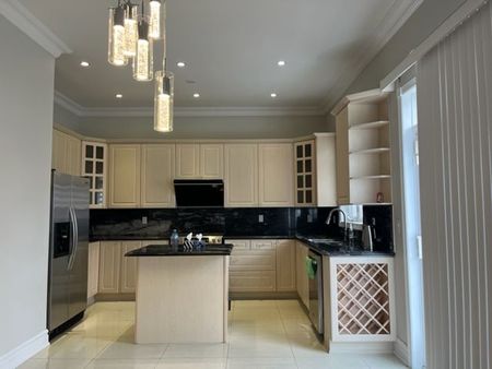 For Lease - 341 Tower Hill Road, Richmond Hill, Ontario - Photo 2