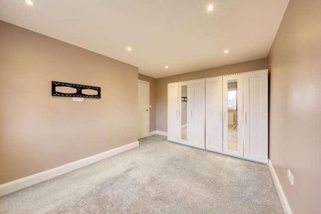 The Avenue, Worcester, KT4 - Photo 2