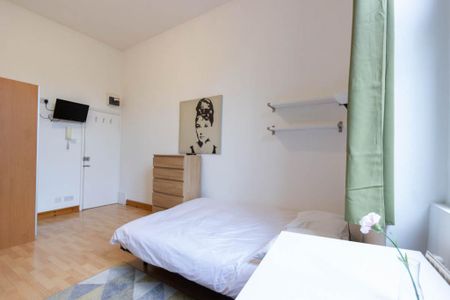 Flat 06 West Cromwell Road, Earls Court SW5 9QL - Photo 4