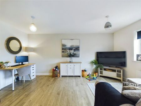 2 bedroom apartment to rent - Photo 4