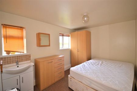 5 bedroom detached house to rent - Photo 4