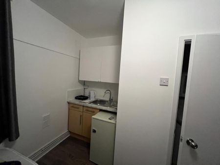 Studio to rent - Photo 2