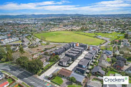 Brand New Townhouse at the heart of Te Atatu South - Photo 3