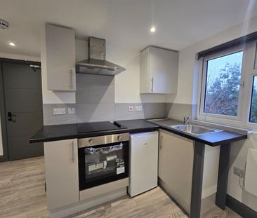 Maxwell Road, Ashford TW15, London - Photo 3