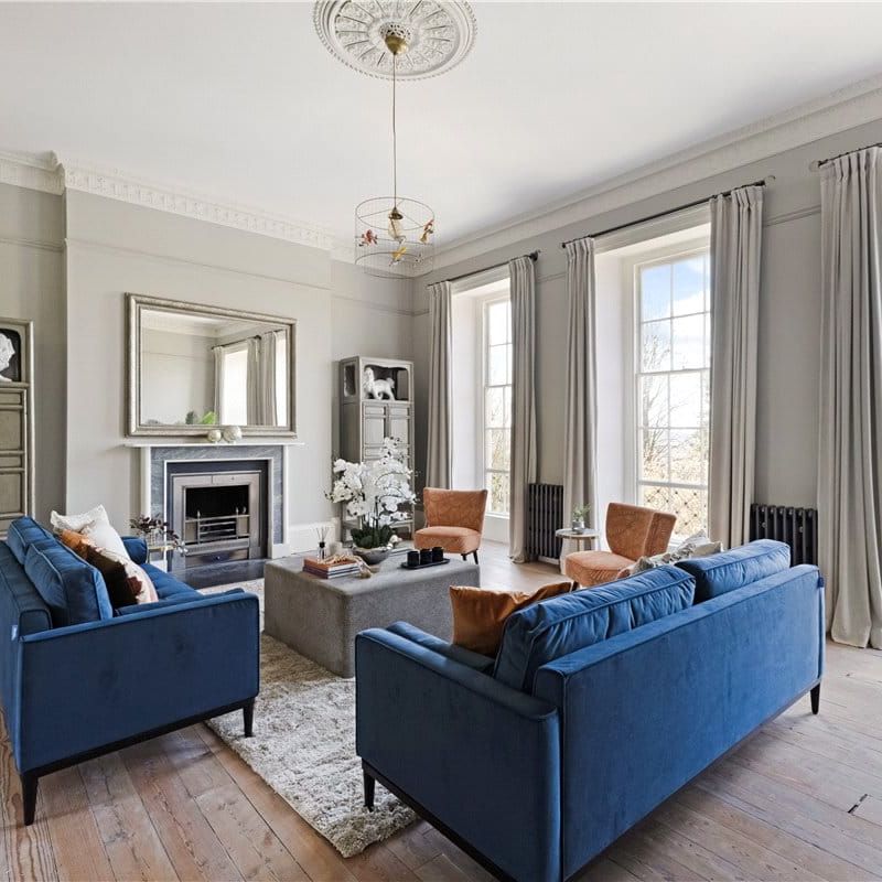 An attractive 4/5 bedroom Georgian Townhouse in Lansdown Place East, adjacent to Lansdown Crescent with wonderful views and courtyard garden. - Photo 1