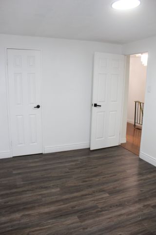 For Lease - 137 Jansen Avenue, Kitchener, Ontario - Photo 3