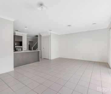 Attractive Townhouse in Prime Parkland Position - Photo 4