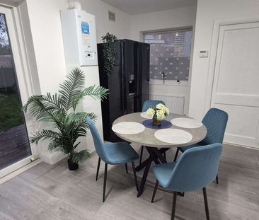 Bell Close Room 3 - Photo 2